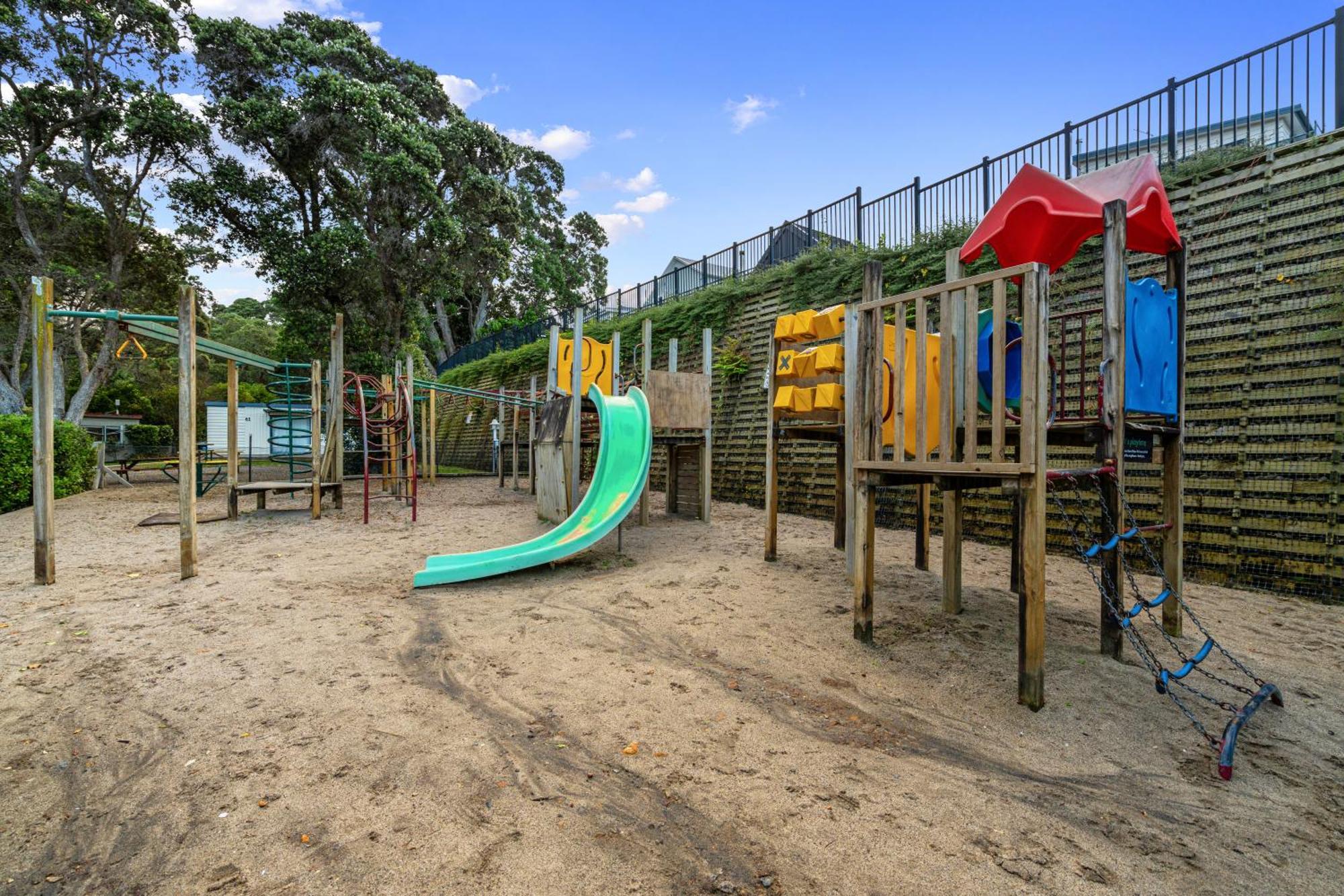 Tasman Holiday Parks - Waihi Beach Luaran gambar Playground at the park