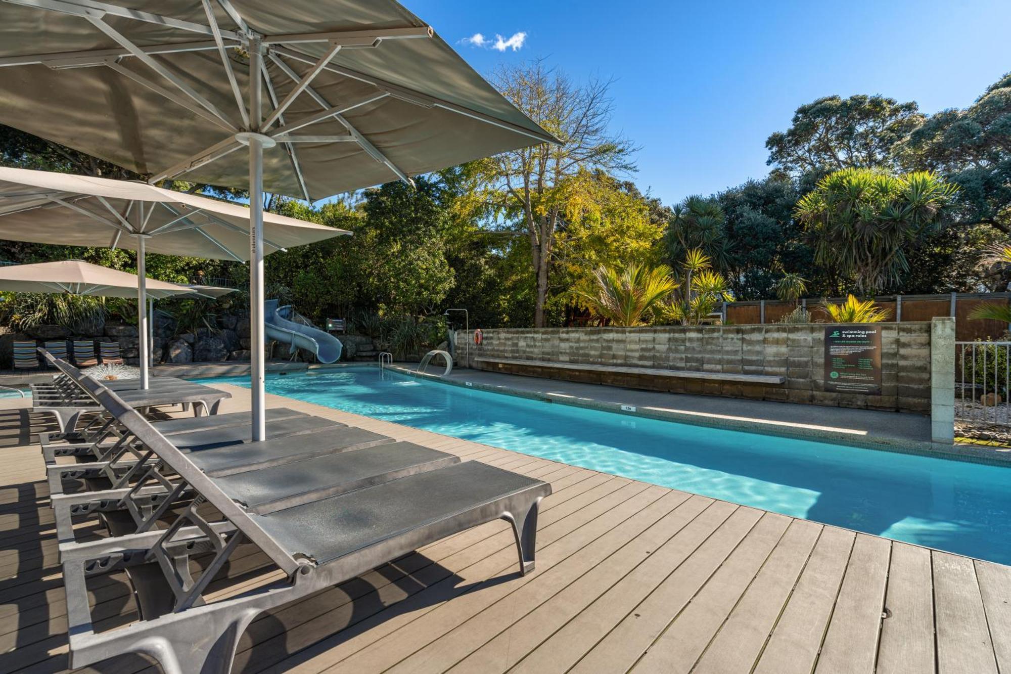 Tasman Holiday Parks - Waihi Beach Luaran gambar The pool at the hotel