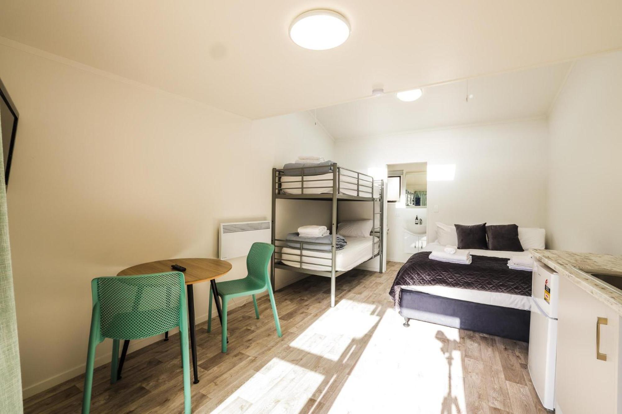 Tasman Holiday Parks - Waihi Beach Luaran gambar A typical studio apartment