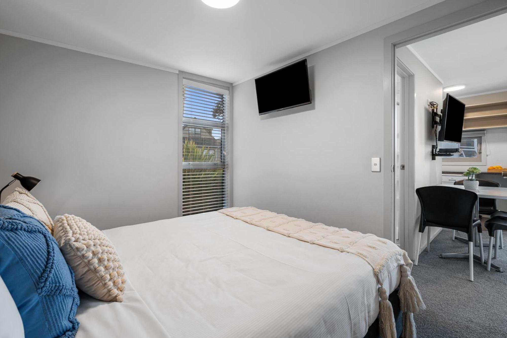 Tasman Holiday Parks - Waihi Beach Luaran gambar A bedroom in a typical apartment