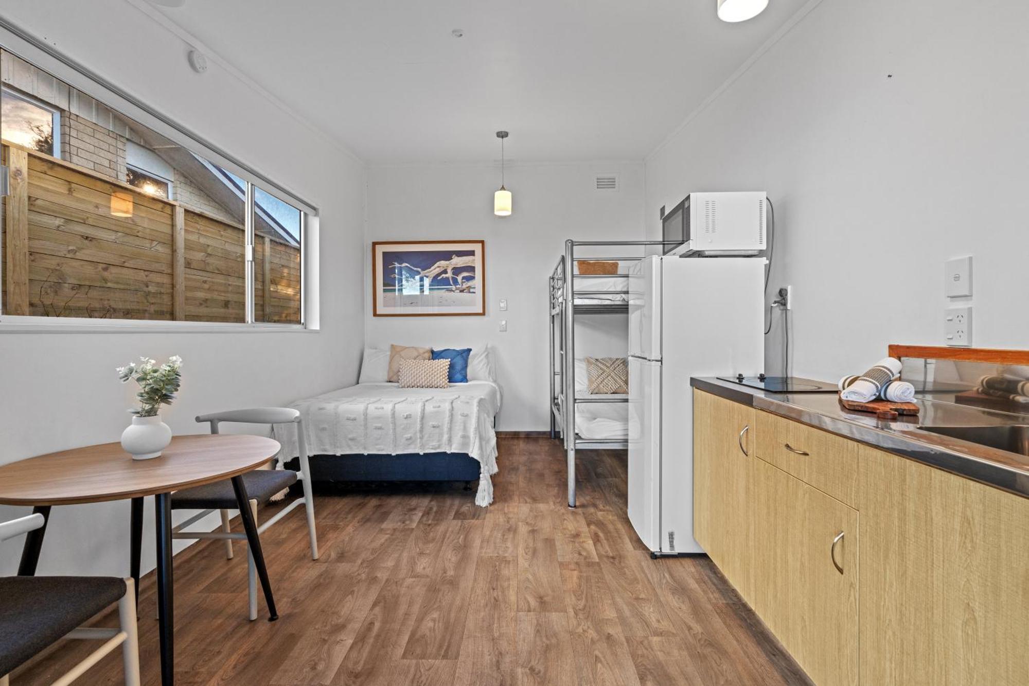 Tasman Holiday Parks - Waihi Beach Luaran gambar A typical studio apartment